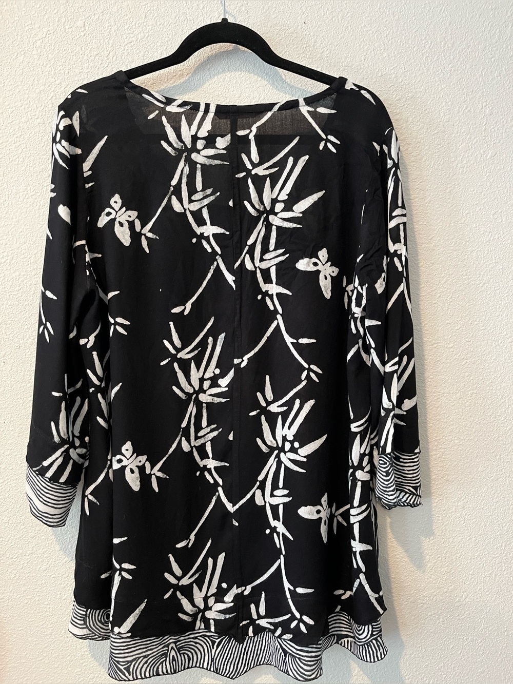 Soft Surroundings Black Tunic  Top with White  Bamboo Botanical Print
Sz 1X